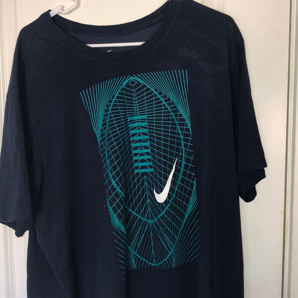 Men’s Nike shirt